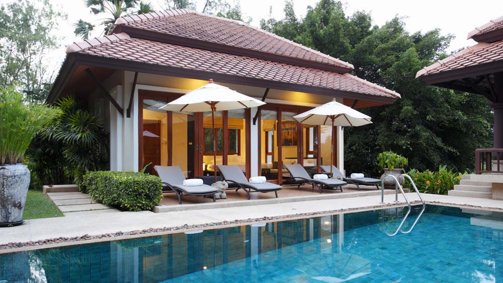 https://cdn.marketingvillas.com/images/gallery/hires/LagunaWaters132/01%20Laguna%20Waters%20-%20Pool%20deck.jpg