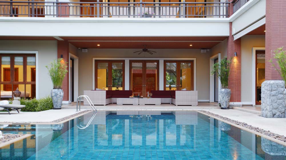https://cdn.marketingvillas.com/images/gallery/hires/LagunaWaters132/02%20Laguna%20Waters%20-%20Pool%20and%20villa.jpg