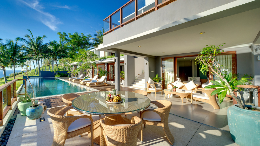 Malimbu Cliff Villa - Tropical island haven