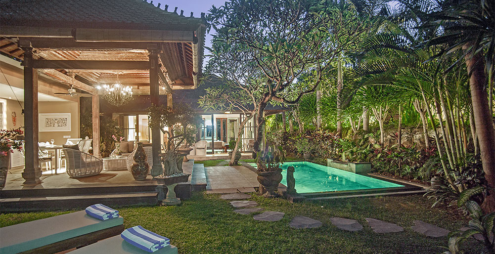 Villa Avalon Guest House - Pool and garden
