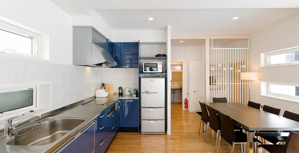 SeiSei - Kitchen and dining area preview