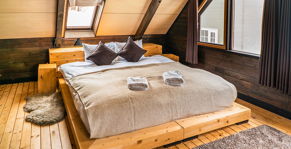 Momiji Lodge - Master bedroom 2 and skylight windows
