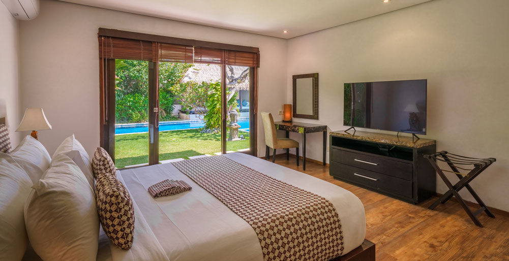 Villa Emmy - Bedroom by the pool
