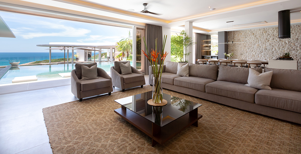 Villa Solana - Breezy living and dining area by the pool