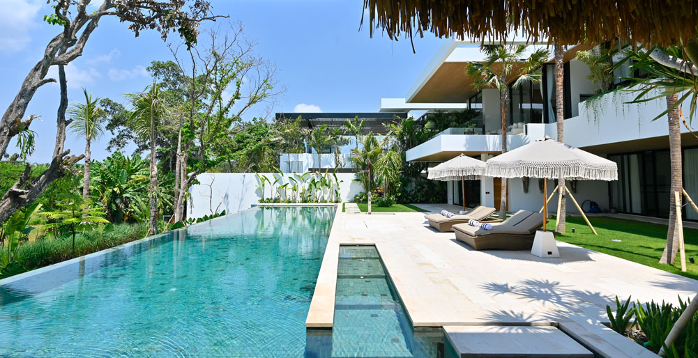 Villa Nica - A captivating view of the pool deck from the sunken outdoor sala