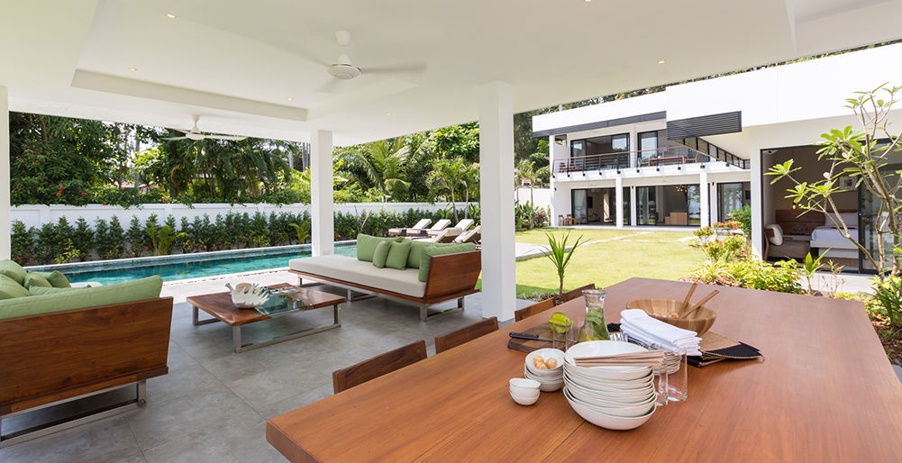 Villa Thansamaay - Breezy outdoor sala and dining by the pool