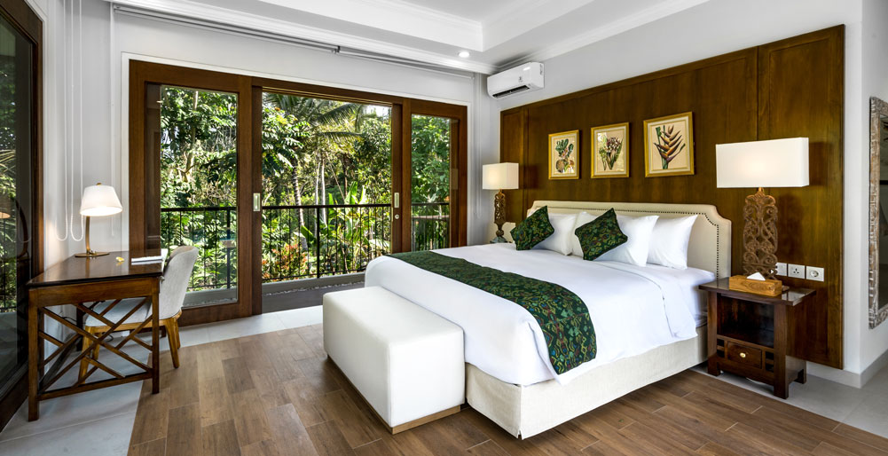 Pala Ubud - Villa Seraya B - Soothing master bedroom by the balcony