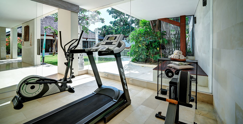 Casa Evaliza - Private gym looking over the lawn