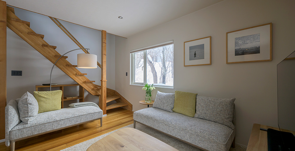Nature Chalet - Nice and cosy living area by the stairs