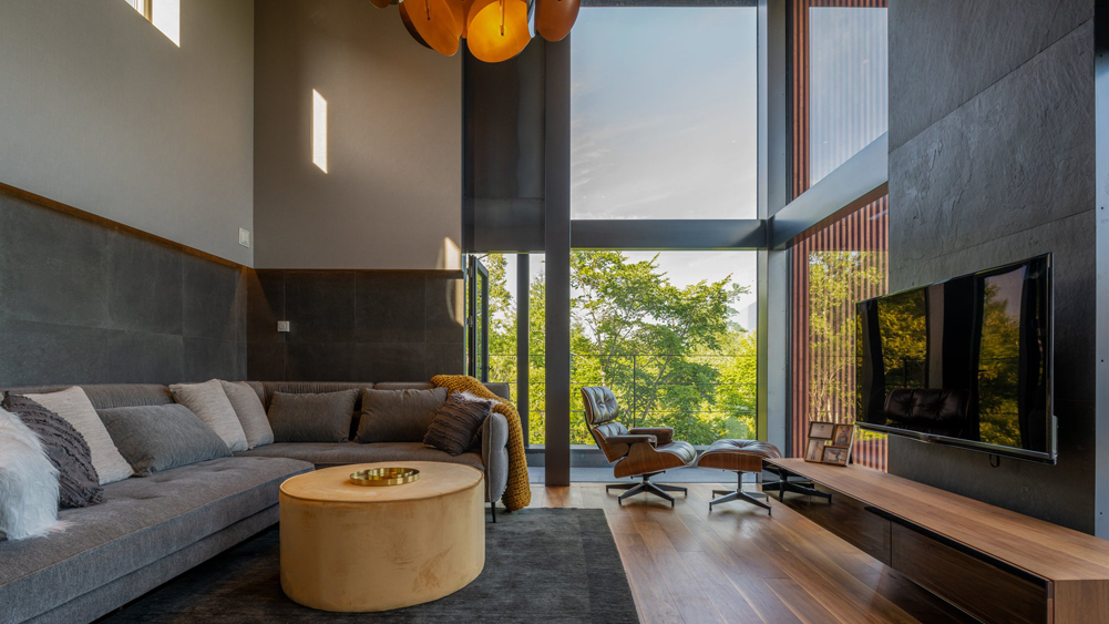 Rinzan Chalet - Cosy living space overlooking Mount Yotei